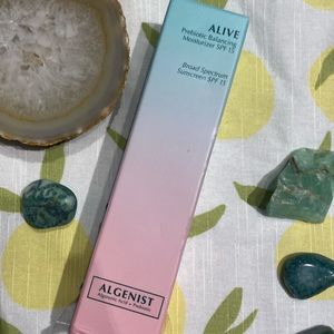Algenist
ALIVE Prebiotic Balancing Moisturizer SPF 15